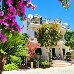 https://anita-apartments-trogir.hotels-in-trogir.com